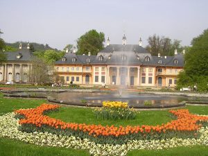 pillnitz-bergpalais-tulpen