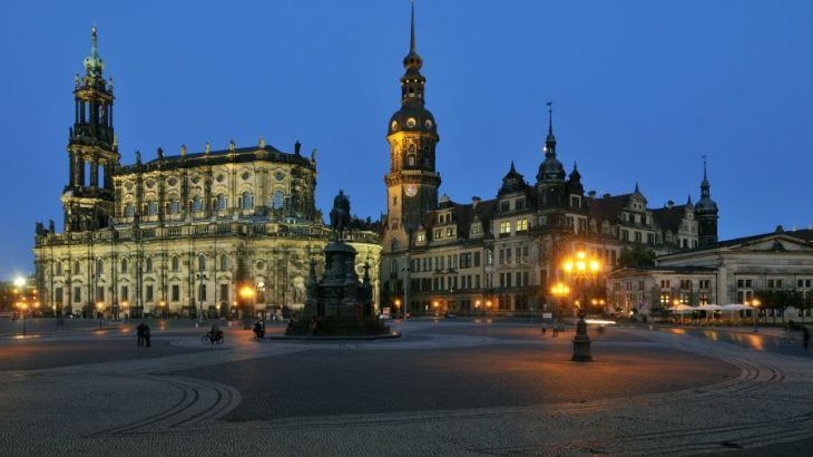 Dresden, Theaterplatz, Hofkirche, Residenzschloss, Hausmannsturm, Abend,